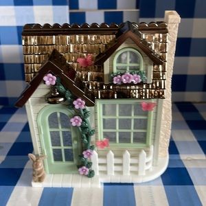 BATH AND BODY WORKS WALLFLOWER SPRING LIGHT UP HOUSE 🏠.  NWT